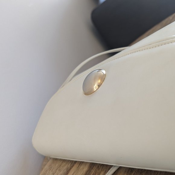 Vintage White and Gold Purse - Picture 9 of 12